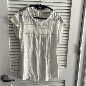 Danielrainn Delicate detailed crepe lacy flowy top Petite Large